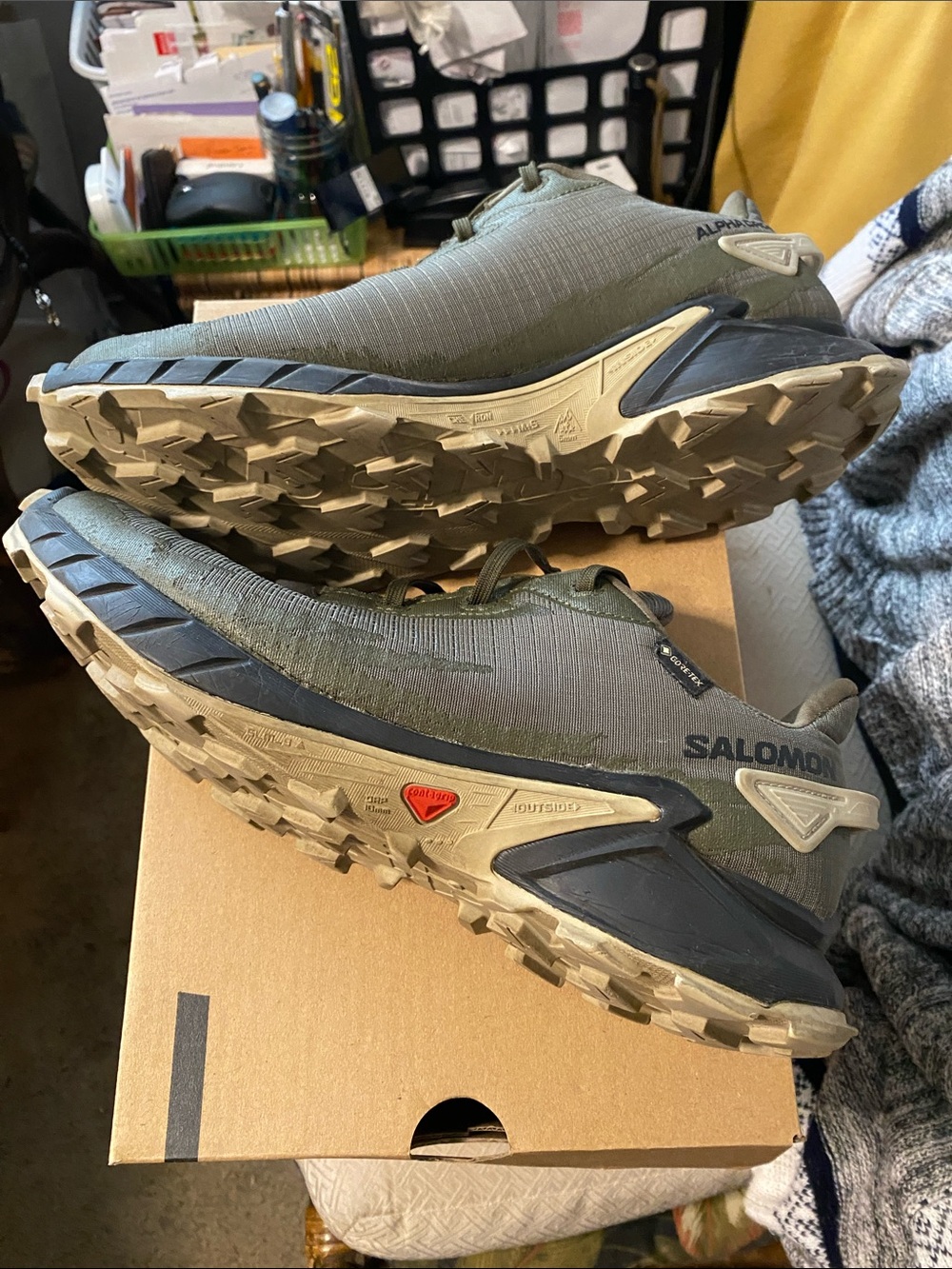 Salomon -Alphacross 4 GTX
Olive Green and Tan Trail Sneakers - Picture 4 of 7